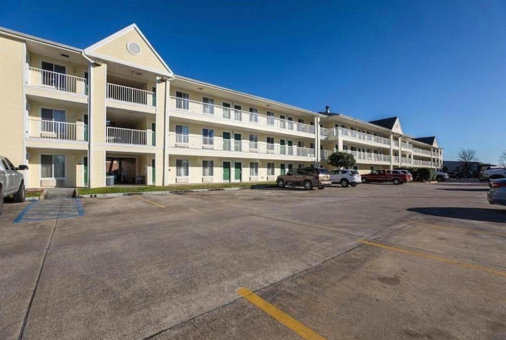 Hometowne Studios By Red Roof Lake Charles - Sulphur Exterior photo