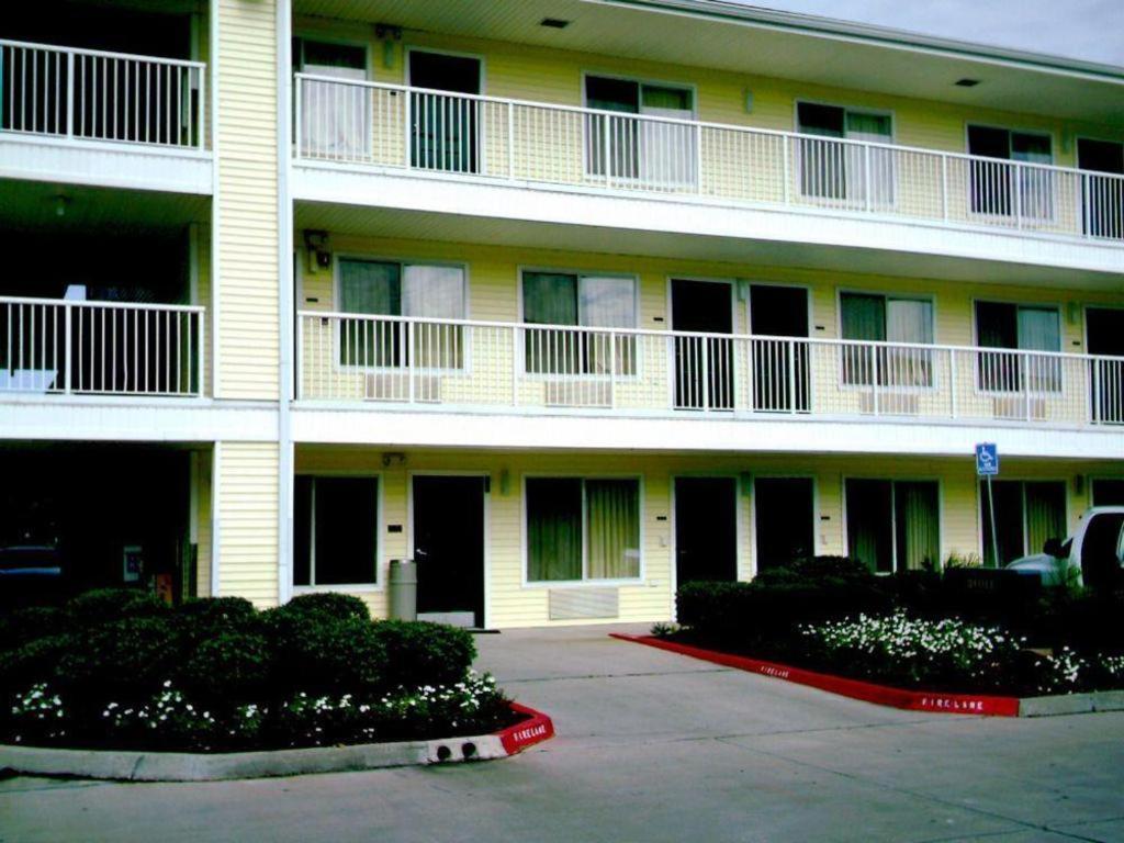 Hometowne Studios By Red Roof Lake Charles - Sulphur Exterior photo